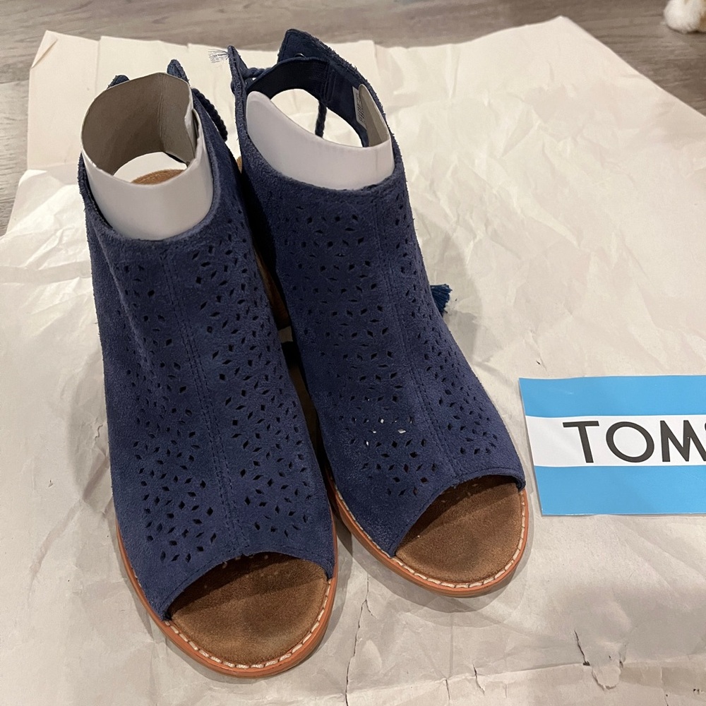 Toms Elba Boots Women’s Size 7.5 Peep Toe Perforated Ankle Blue Bootie Suede - Picture 6 of 11